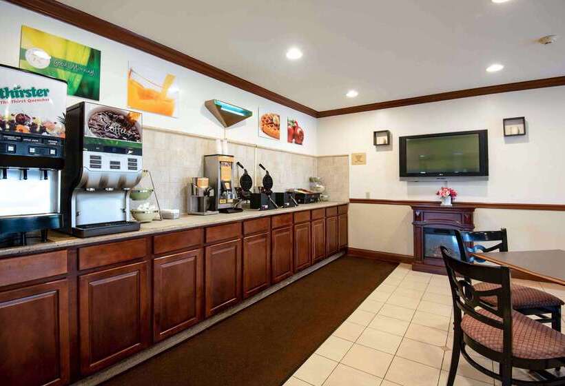 Отель Quality Inn & Suites Quakertown Allentown