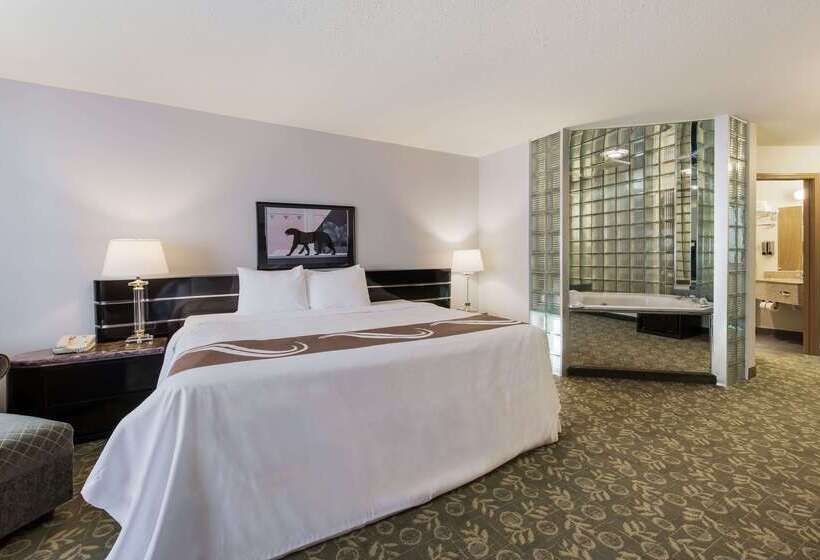 호텔 Quality Inn & Suites Red Wing