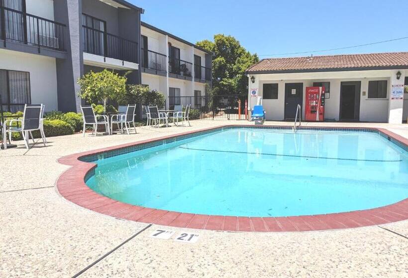 Отель Quality Inn & Suites South San Jose / Morgan Hill