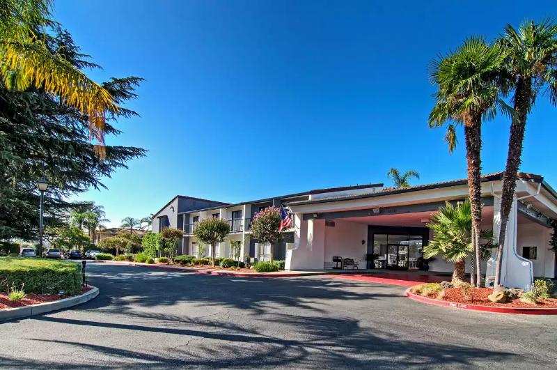 Отель Quality Inn & Suites South San Jose / Morgan Hill
