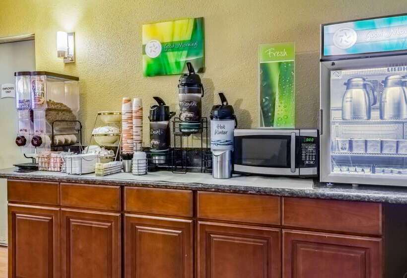 هتل Quality Inn & Suites Vancouver North