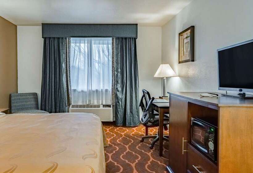 هتل Quality Inn & Suites Vancouver North
