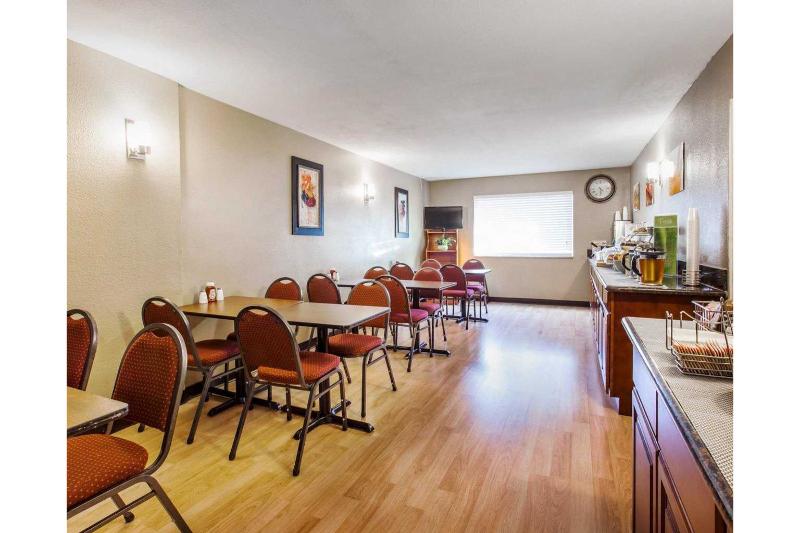 هتل Quality Inn & Suites Vancouver North