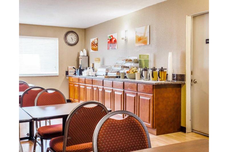 هتل Quality Inn & Suites Vancouver North