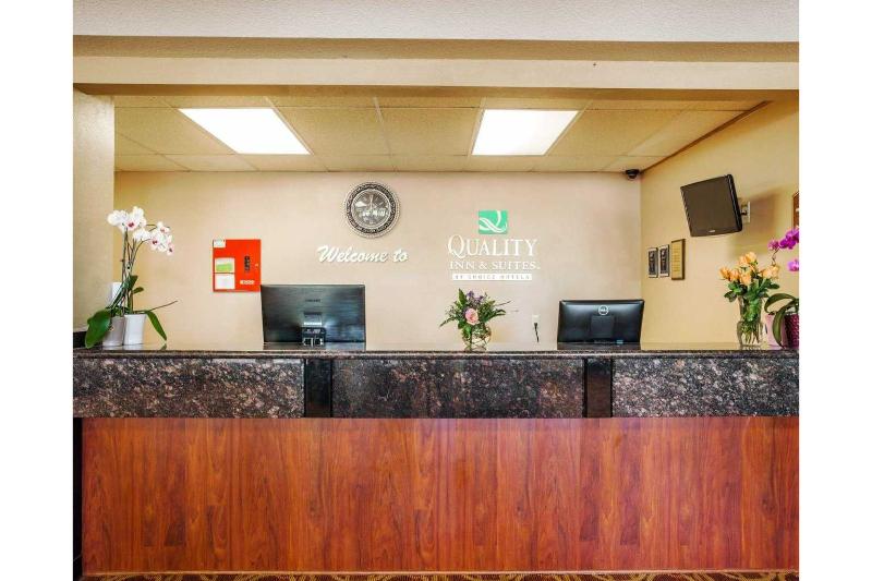 هتل Quality Inn & Suites Vancouver North