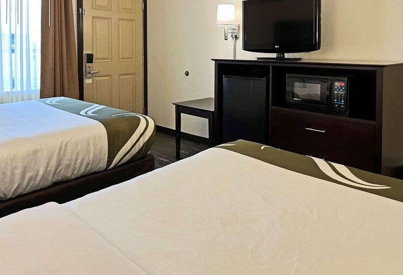 בית מלון כפרי Quality Inn