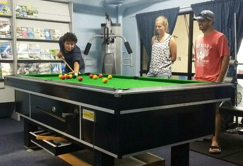 Отель Reef Lodge Backpackers