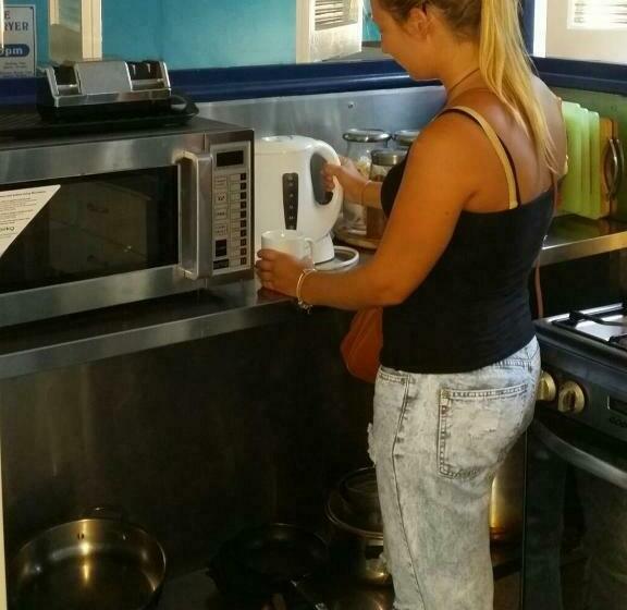 Отель Reef Lodge Backpackers