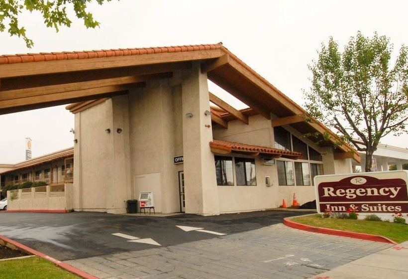 فندق Regency Inn
