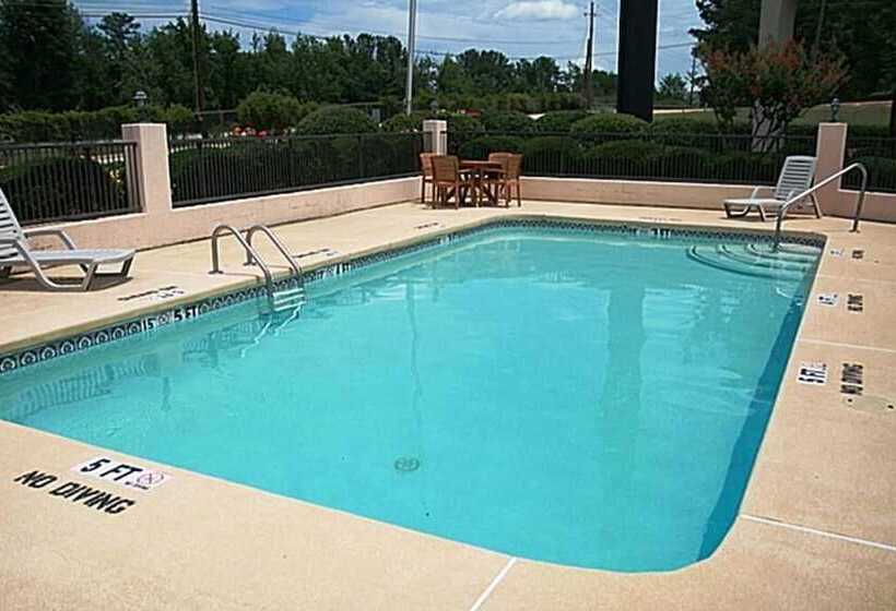 Отель Regency Inn & Suites