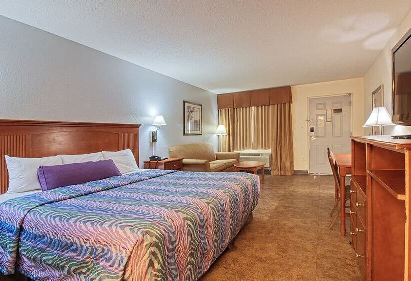 Отель Regency Inn & Suites