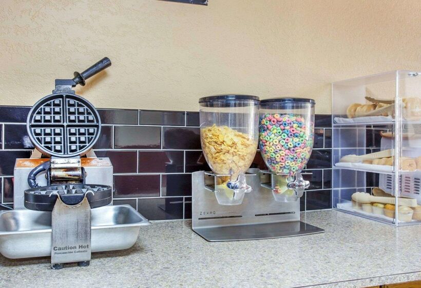 فندق Rodeway Inn Stone Mountain