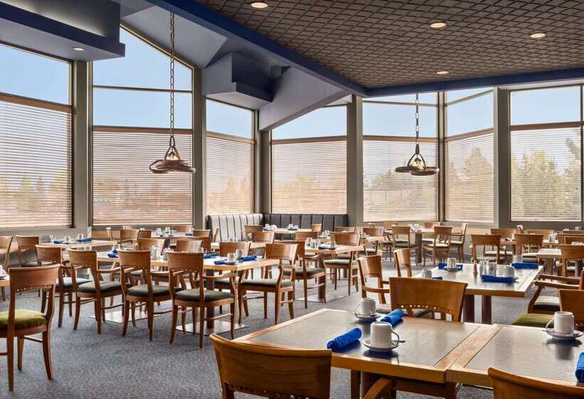 Royal Hotel West Edmonton, Trademark Collection By Wyndham