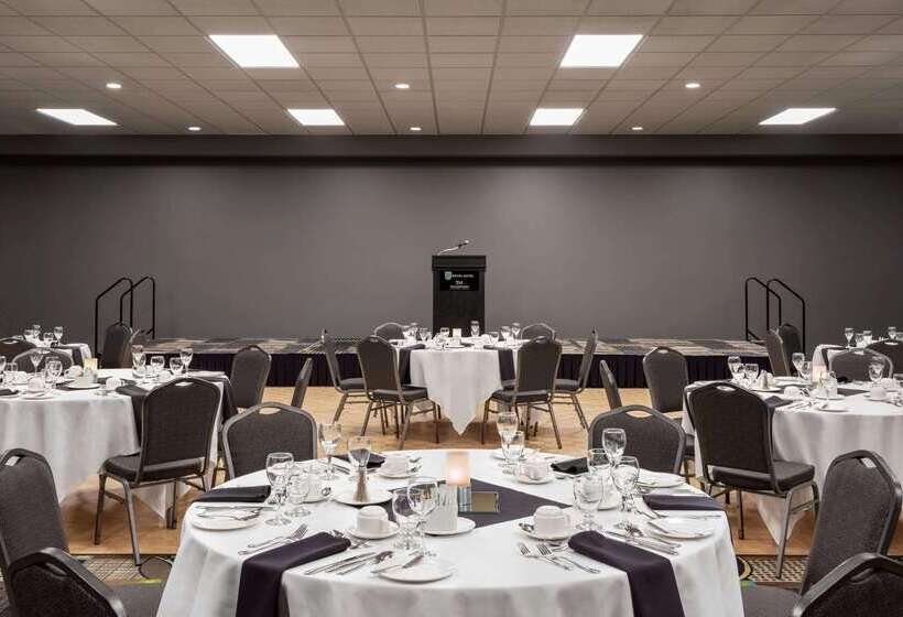 Royal Hotel West Edmonton, Trademark Collection By Wyndham