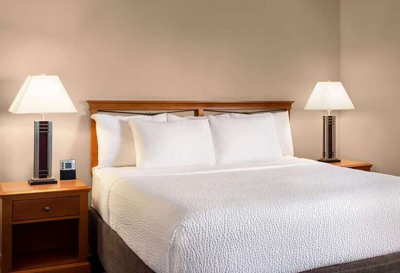 Royal Hotel West Edmonton, Trademark Collection By Wyndham