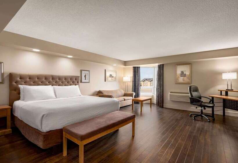 Royal Hotel West Edmonton, Trademark Collection By Wyndham