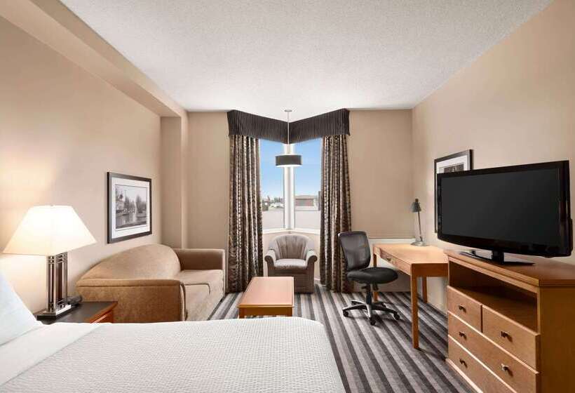 Royal Hotel West Edmonton, Trademark Collection By Wyndham