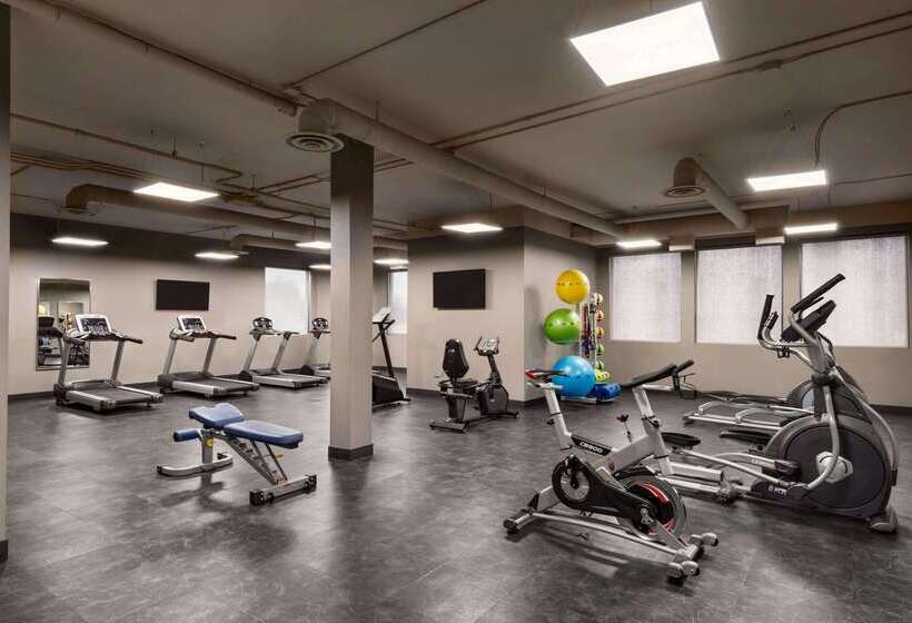 Royal Hotel West Edmonton, Trademark Collection By Wyndham