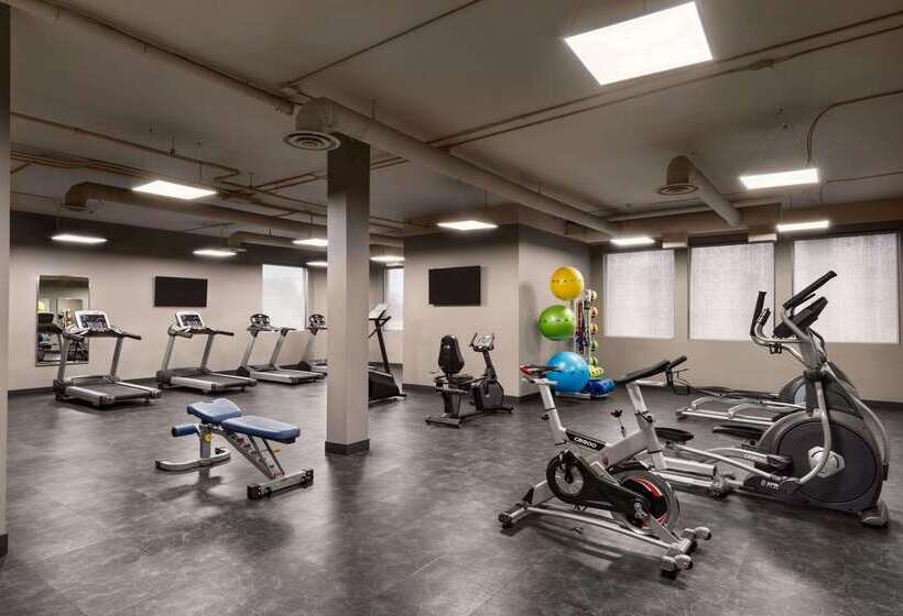 Royal Hotel West Edmonton, Trademark Collection By Wyndham