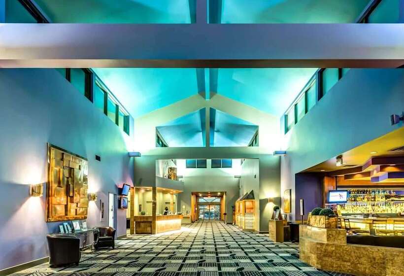 Royal Hotel West Edmonton, Trademark Collection By Wyndham