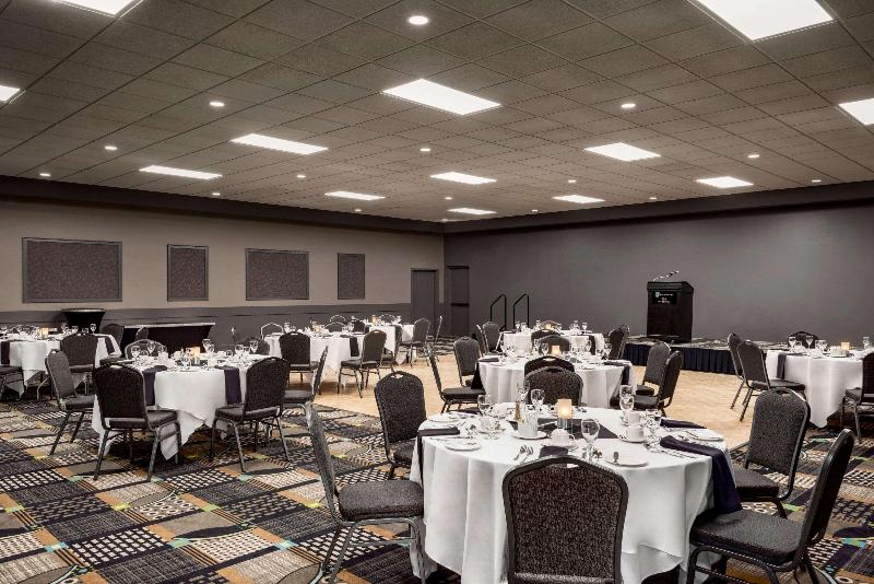 Royal Hotel West Edmonton, Trademark Collection By Wyndham