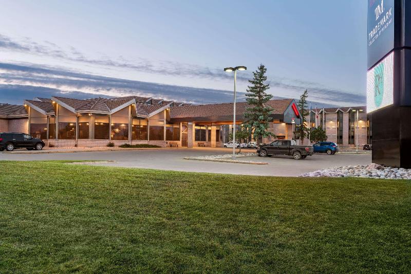 Royal Hotel West Edmonton, Trademark Collection By Wyndham