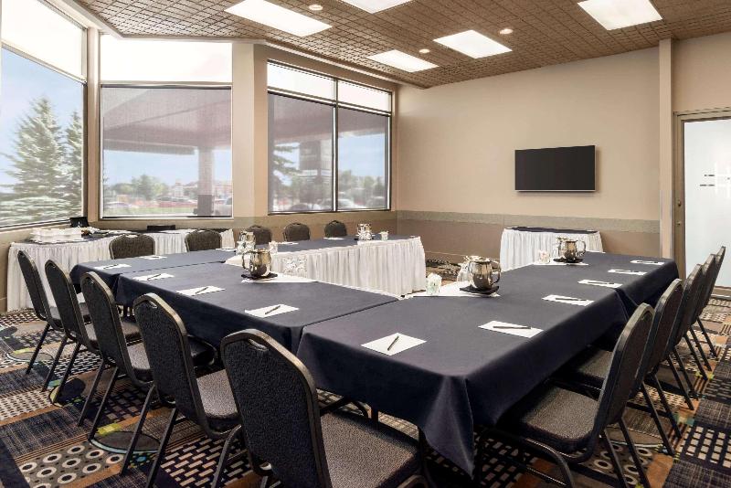 Royal Hotel West Edmonton, Trademark Collection By Wyndham