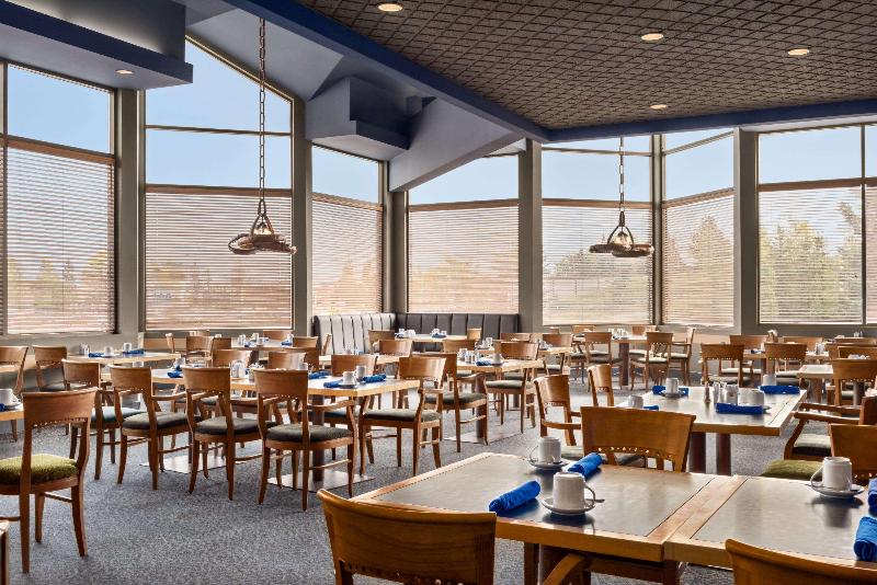 Royal Hotel West Edmonton, Trademark Collection By Wyndham