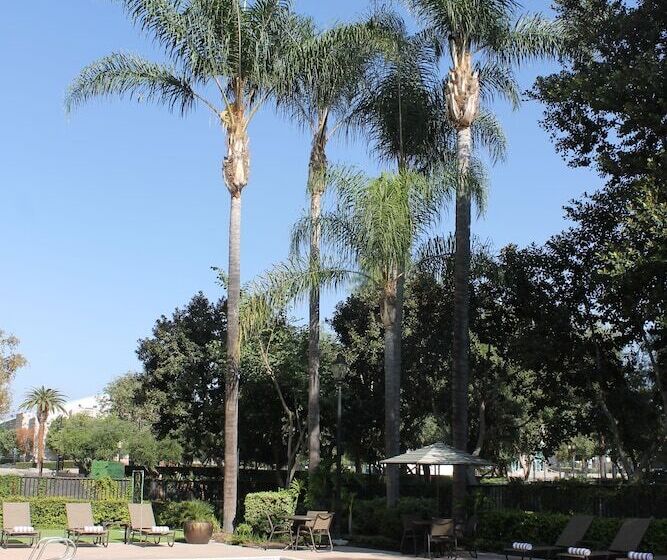 فندق Sheraton Fairplex Suites & Conference Center