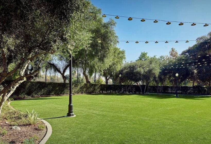 فندق Sheraton Fairplex Suites & Conference Center