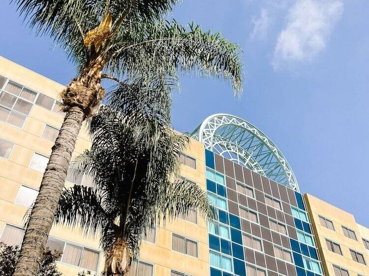 فندق Sheraton Fairplex Suites & Conference Center