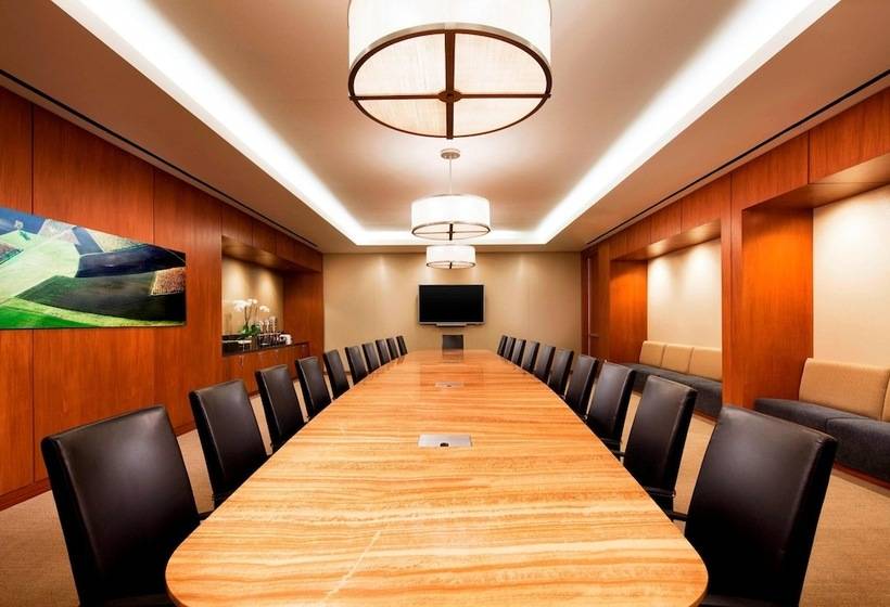 فندق Sheraton Fairplex Suites & Conference Center