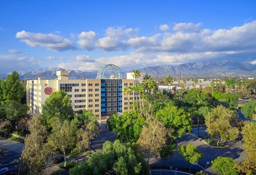فندق Sheraton Fairplex Suites & Conference Center