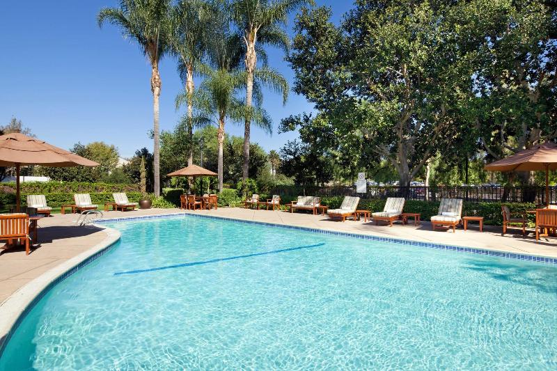 فندق Sheraton Fairplex Suites & Conference Center