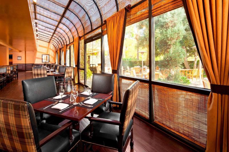 فندق Sheraton Fairplex Suites & Conference Center