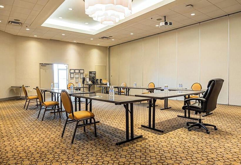 בית מלון כפרי Sheraton Vancouver Guildford