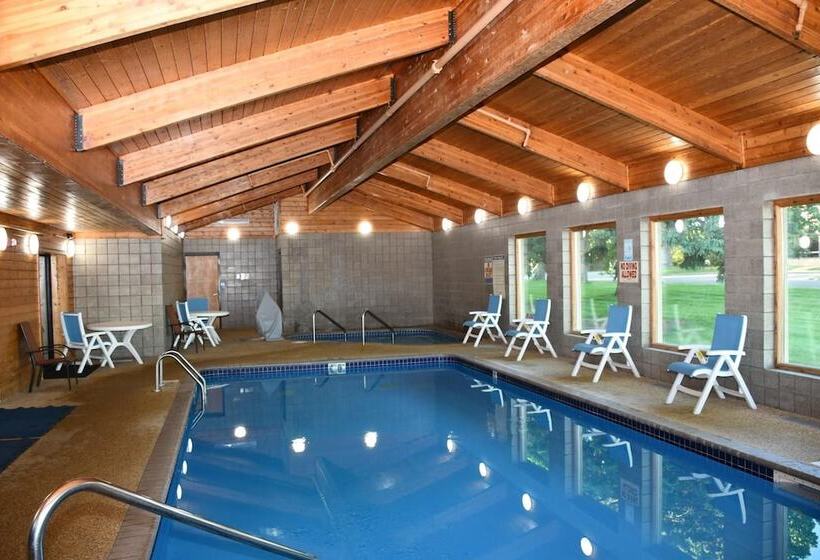 فندق Stillwater Inn & Suites