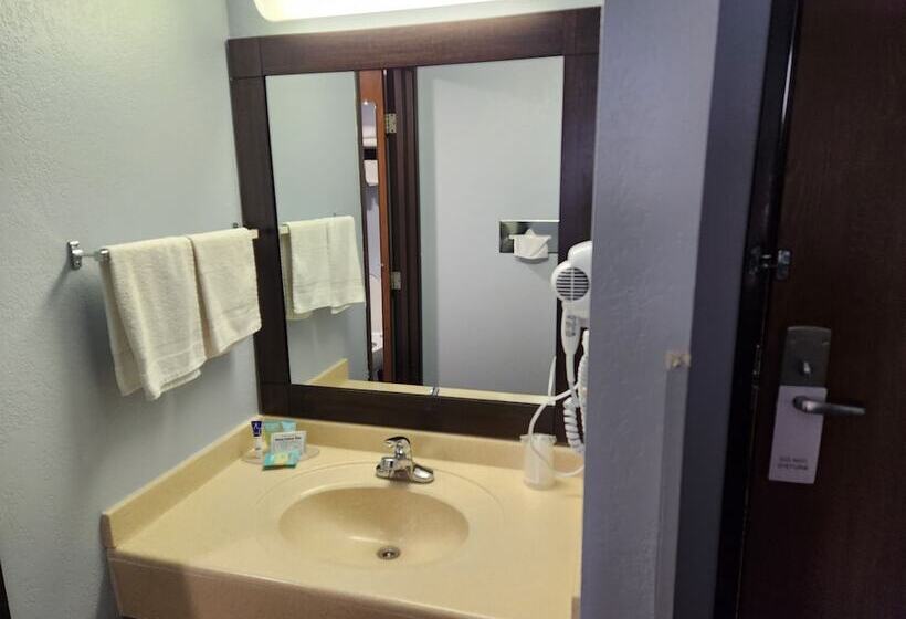 فندق Stillwater Inn & Suites