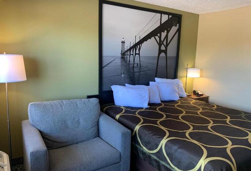 فندق Super 8 By Wyndham Petoskey