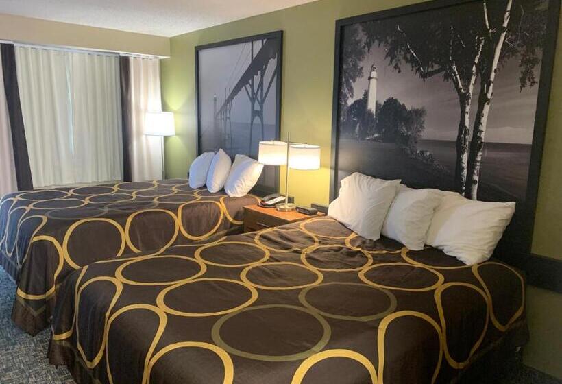 فندق Super 8 By Wyndham Petoskey