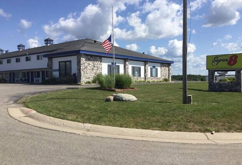 فندق Super 8 By Wyndham Petoskey