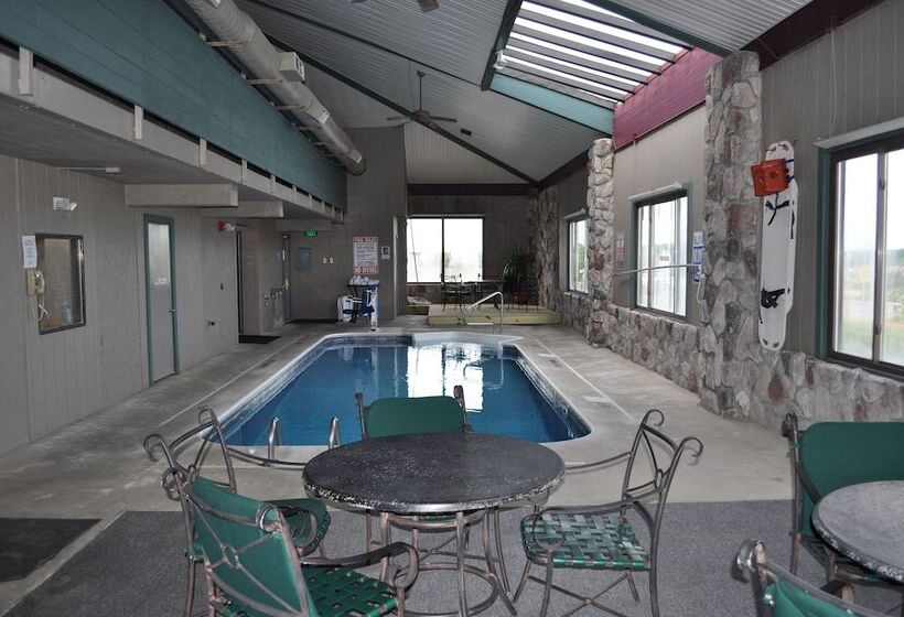 فندق Super 8 By Wyndham Petoskey