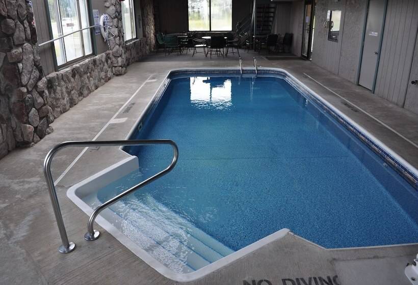 فندق Super 8 By Wyndham Petoskey