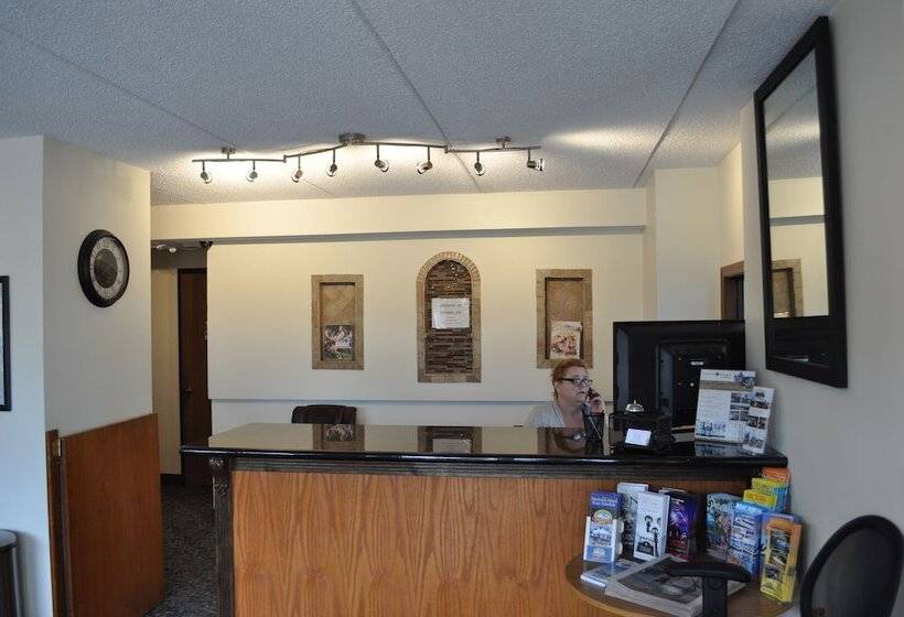 فندق Super 8 By Wyndham Petoskey