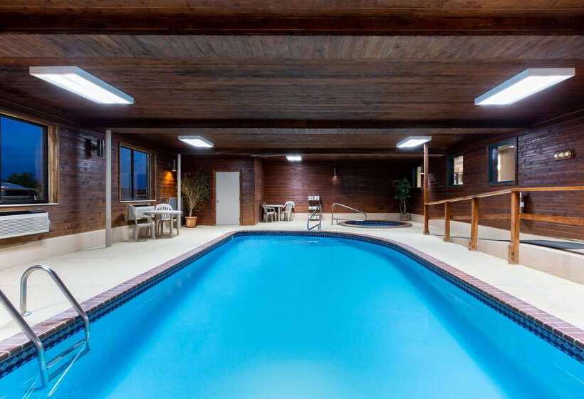 هتل Super 8 By Wyndham Salina I70