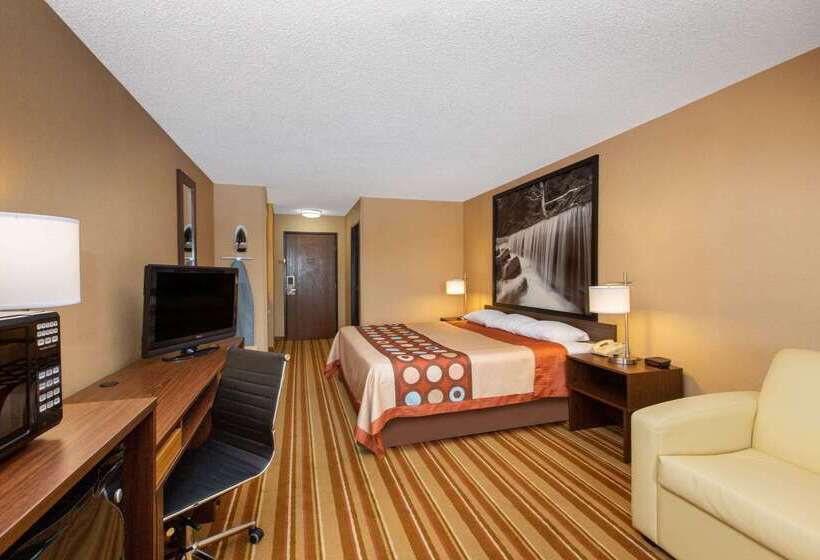 Отель Super 8 By Wyndham Salina I70