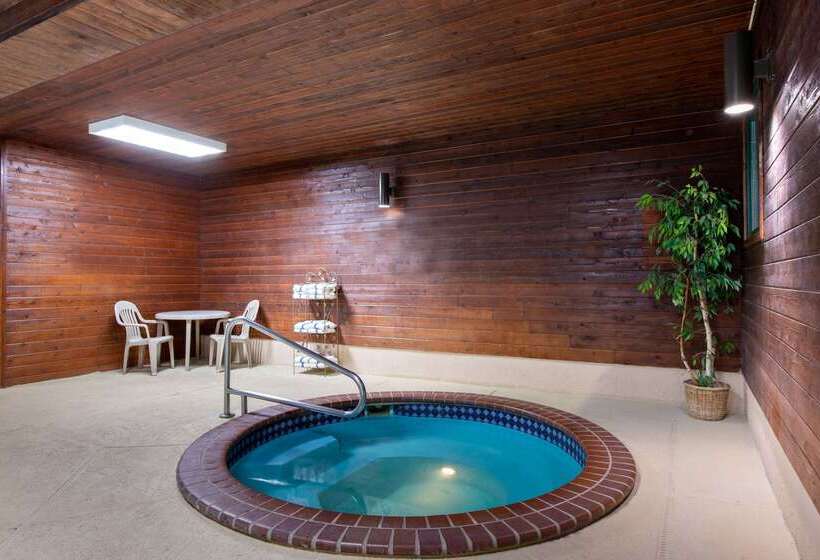 Отель Super 8 By Wyndham Salina I70