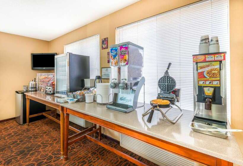 هتل Super 8 By Wyndham Salina I70