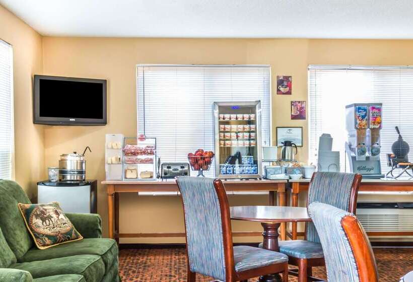 Отель Super 8 By Wyndham Salina I70