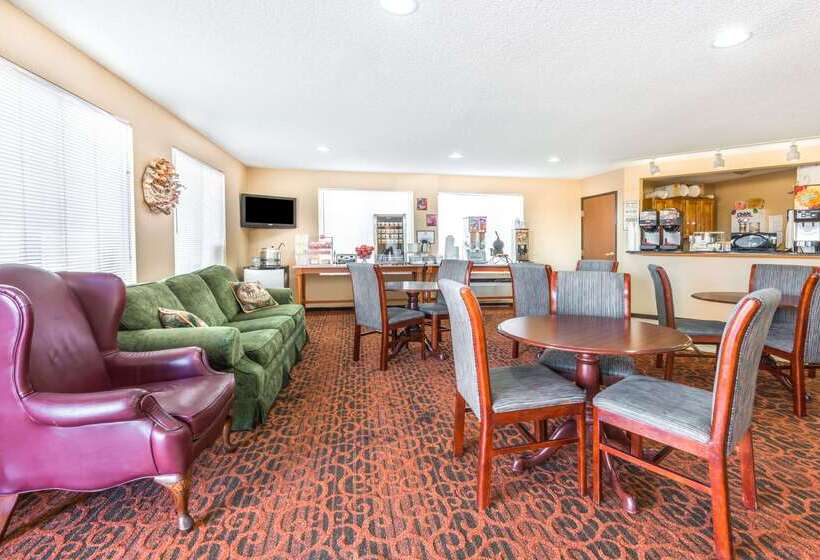 Отель Super 8 By Wyndham Salina I70